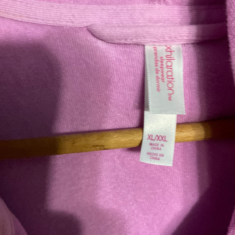 Hooded long sleeve robe with pockets.  W34 - Picture 2 of 5